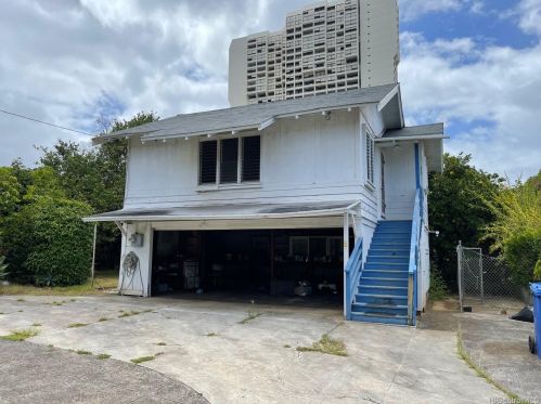 1689 Lewalani Dr, Honolulu, HI 96822-6712