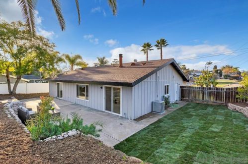 160 El Valle Opulento, Vista CA 92083-7708 exterior