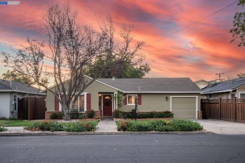 613 S St, Livermore, CA 94550-4253