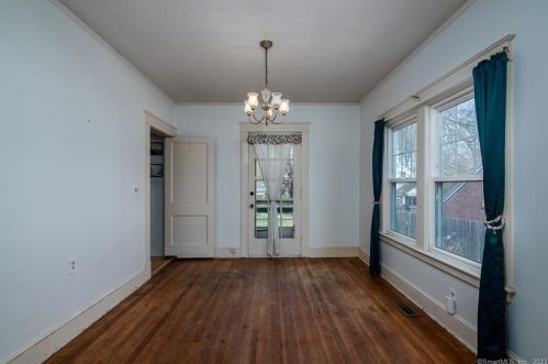 32 Bretton Rd, Middletown CT  06457-4112 exterior