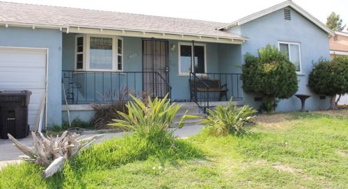 825 Valencia Dr, Colton, CA 92324-2156