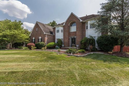 19 Susie Ln, Jackson Twp, NJ 08527-3427