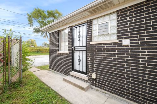 377 Greenbay Ave, Calumet City, IL 60409-2549