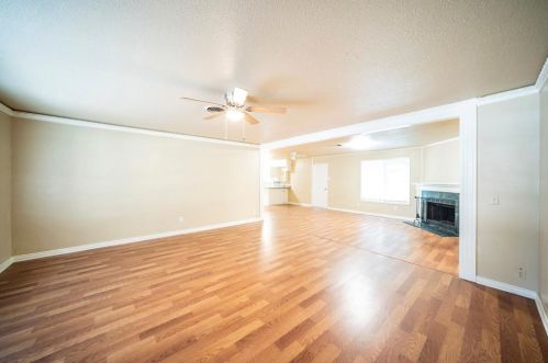 208 Bellvue Dr, Fort Worth, TX 76134-3927