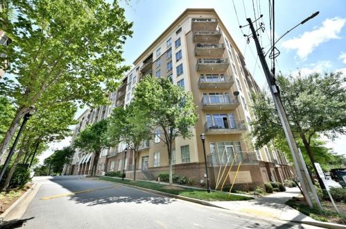 711 Cosmopolitan Dr, Atlanta GA  30324-3600 exterior