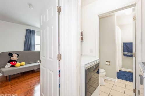 1463 Oxford St, Carol Stream IL  60188-9095 exterior