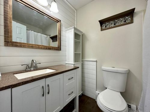 84 Mccormick Ln, Middletown CT  06457-2076 exterior