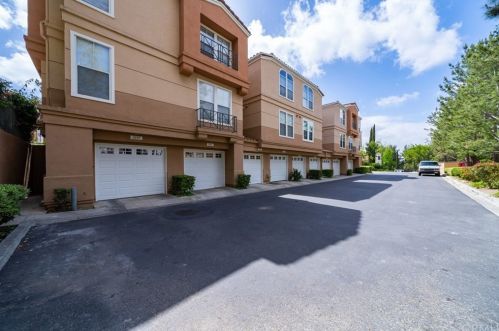 1035 Stresa Way, Anaheim CA  92808-2432 exterior