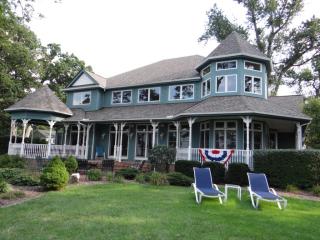 301 Rockledge Dr, Cleveland OH  44140-2712 exterior