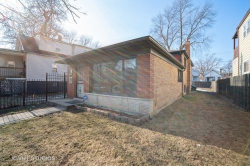 7948 Avalon Ave, Chicago, IL 60619-3304