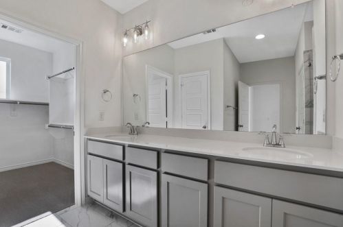 1733 Cantey St, Fort Worth TX  76110-2946 exterior