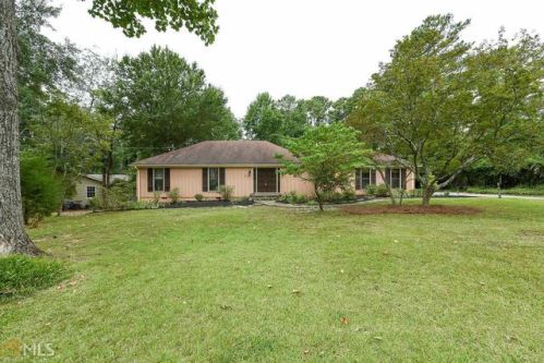 536 Winchester Dr, Marietta, GA 30008-3532