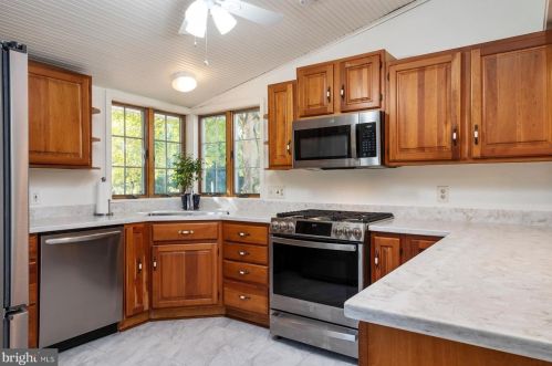 6482 Shady Side Rd, Shady Side MD 20764-9715 exterior