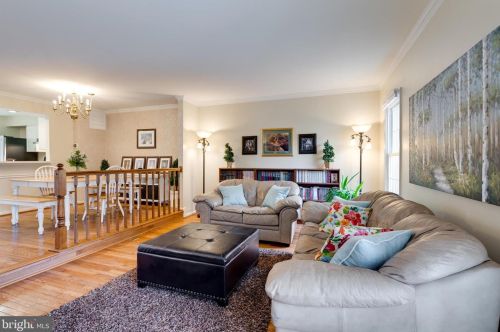 8725 Stone Hill Pl, Springfield VA  22153-1718 exterior