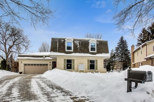 2301 Lisa Ct, Palatine, IL 60067-7227