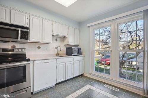 11378 Cromwell Ct, Woodbridge VA  22192-1118 exterior