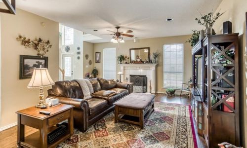 2210 Meadowstone Dr, Carrollton TX 75006-2642 exterior