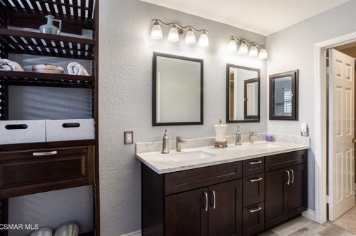 865 Links Vw Dr, Simi Valley CA 93065-6661 exterior