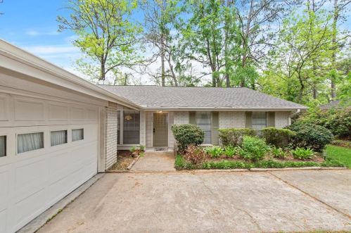 205 Royal Oaks St, Huntsville, TX 77320-3421