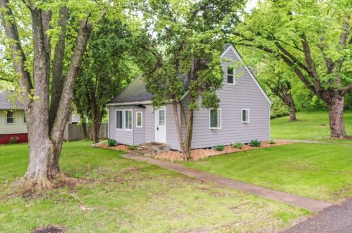3665 Creek Rd, Chaska, MN 55318-9224