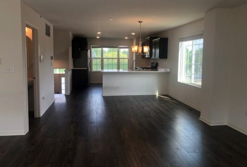 904 Bradford Dr, Naperville IL  60563-4039 exterior