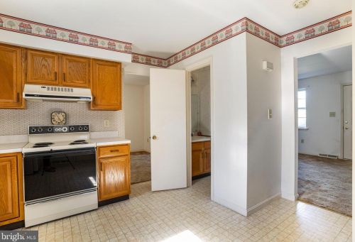 402 Coreopsis Dr, Lancaster PA  17602-1143 exterior