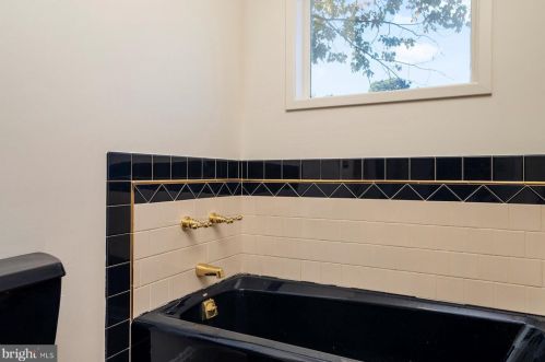 6482 Shady Side Rd, Shady Side MD 20764-9715 exterior