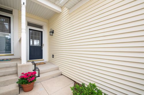 168 Tanglewood Dr, Glendale Heights, IL 60137-7833