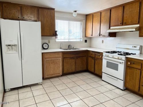 2045 Greely Ct, Oxnard, CA 93033-4068