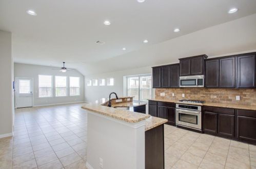 5611 Jay Thrush Dr, Richmond TX 77407 exterior