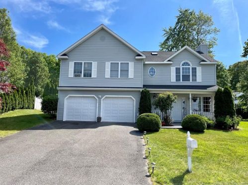 237 Heritage Dr, Waterbury, CT 06708-1555