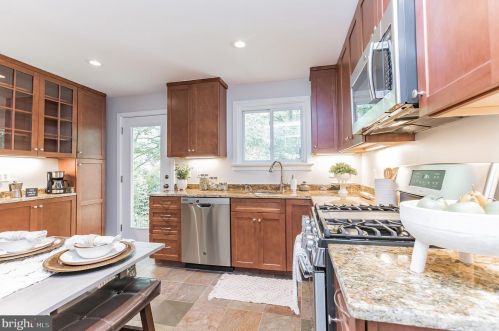 916 Robin Rd, Silver Spring MD 20901-1871 exterior