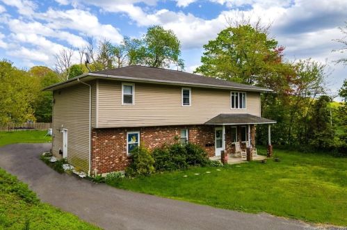 636 Cooke St, Waterbury, CT 06710-1106