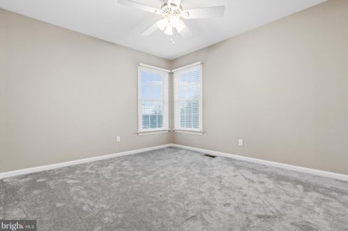 827 Spring Knoll Dr, Herndon VA  20170-3920 exterior