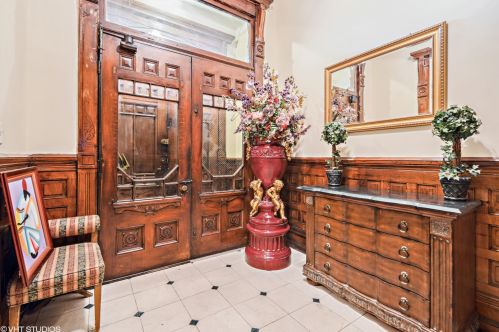 3433 Michigan Ave, Chicago, IL 60616-3819
