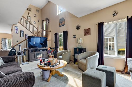 1691 Cameron Dr, Pingree Grove, IL 60140-9074