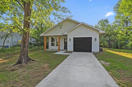 2111 Johnson St, Greenville, TX 75401-3553