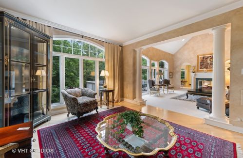 9301 Falling Waters Dr, Willowbrook IL  60527-0718 exterior