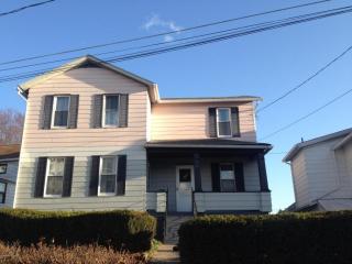 8 Mill Hill St, Pittston, PA 18640-2021