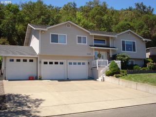 2510 Loma Vista Dr, Roseburg, OR 97471-6167