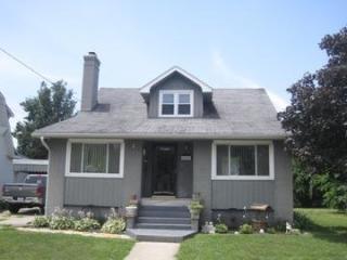 409 2nd St, Fairfield, IL 62837-2060