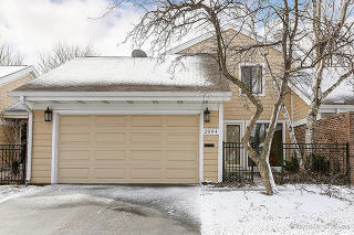 2094 Creekside Dr, Wheaton, IL 60189-7103