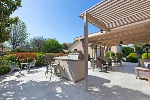 11109 Middleborough Rd, Riverside CA  92503-5814 exterior