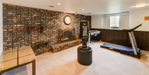 9525 Southwood Dr, Hammond IN 46321-3021 exterior