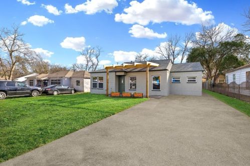 2850 Falls Dr, Dallas, TX 75211-9007