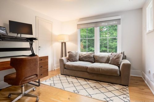 86 Lower Cross Rd, Greenwich CT  06831-3002 exterior