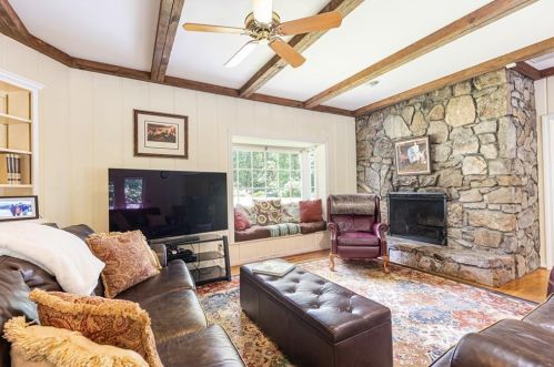 675 Fair Oaks Mnr, Atlanta GA  30327-4364 exterior