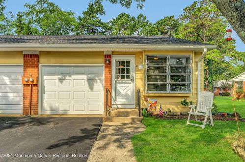24 Yorktowne Pkwy, Lakehurst, NJ 08759-6349