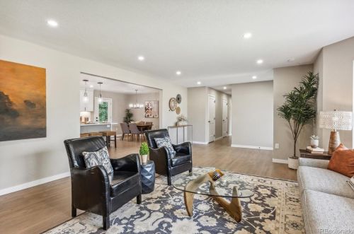 2070 Un Dr, Aurora CO 80015-6600 exterior