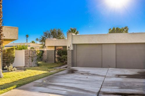 2890 Sunflower Cir, Palm Springs, CA 92262-1764